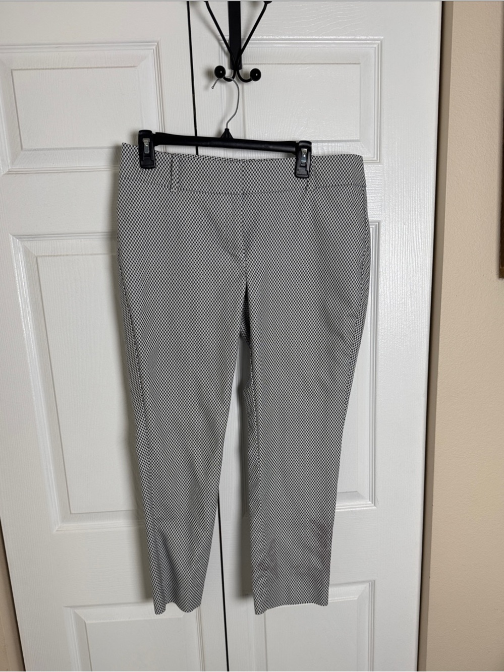 White House Black Market Black & White Micro-Print Cropped Pants